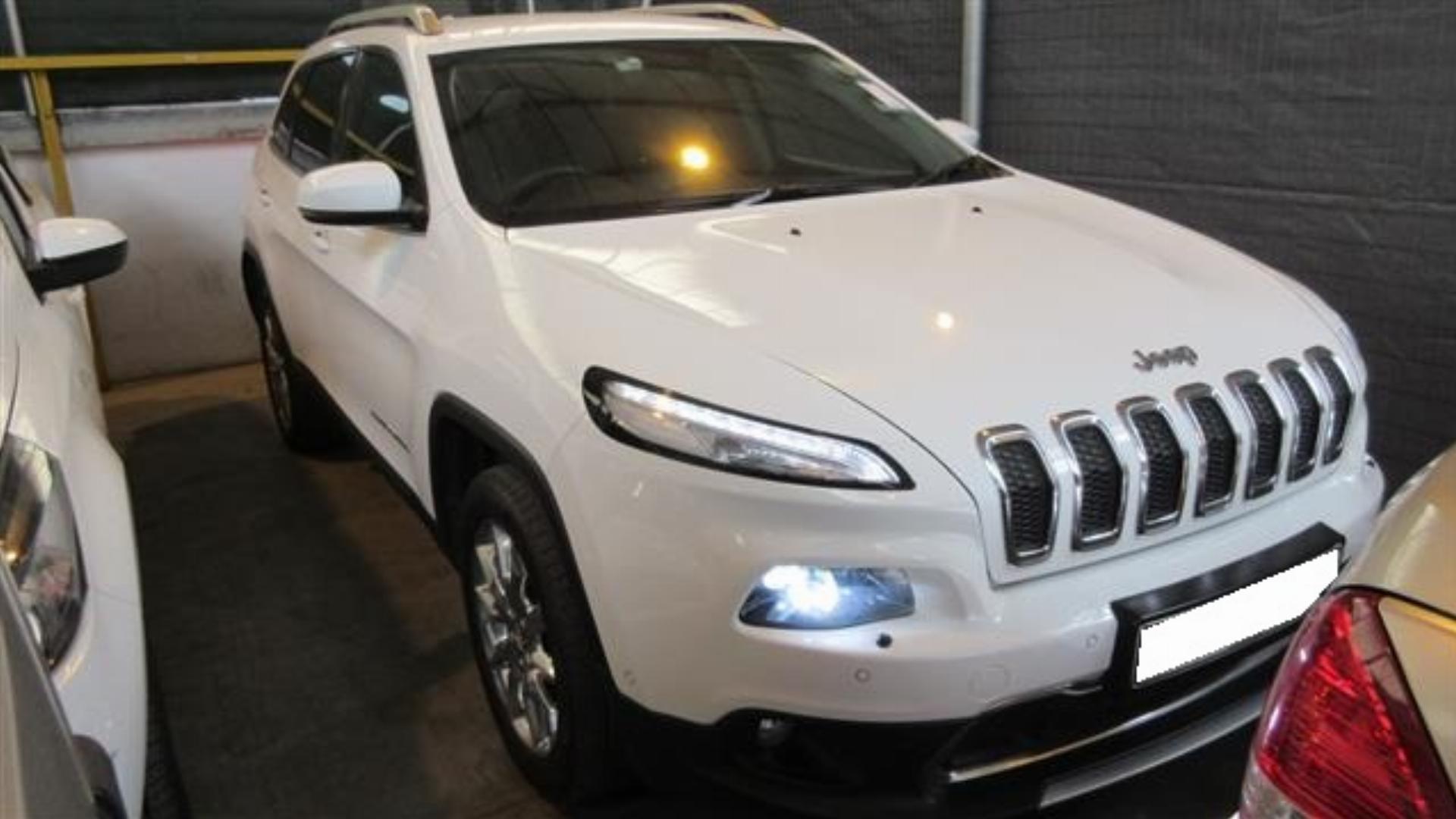 Repossessed Jeep Cherokee 3.2 LTD A/T Awd 2014 on auction
